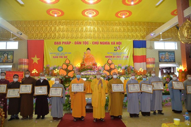 Tập thể, cá nhân nhận Bằng tuyên dương công đức