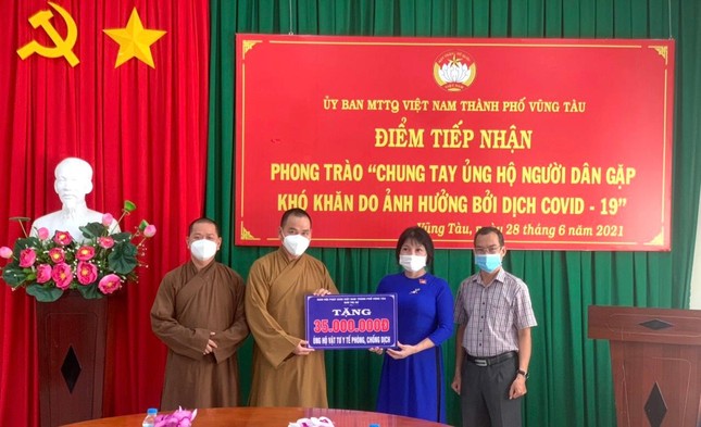 Ban Trị sự GHPGVN TP.Vũng Tàu trao số tiền 35 triệu đồng ủng hộ vật tư y tế phòng chống dịch Covid-19