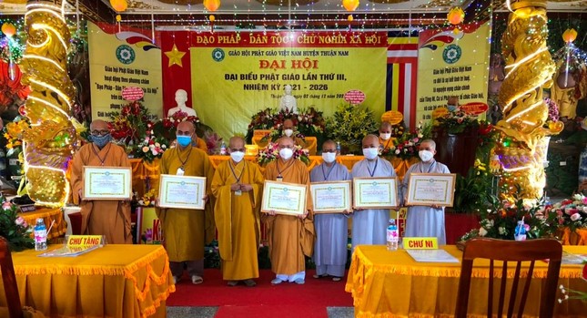 Tập thể, cá nhân nhận Bằng tuyên dương công đức Tập thể, cá nhân nhận Bằng tuyên dương công đức