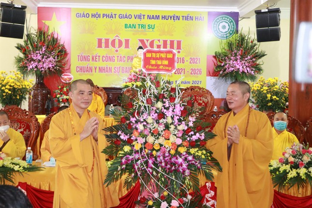 Ban Trị sự Phật giáo tỉnh Thái Bình tặng hoa chúc mừng hội nghị Ban Trị sự Phật giáo tỉnh Thái Bình tặng hoa chúc mừng hội nghị