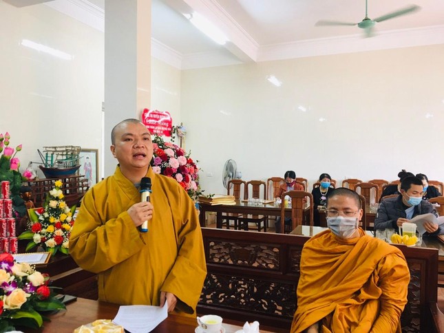 Đại đức Thích Minh Hải, Trưởng ban Trị sự GHPGVN huyện Quỳnh Lưu phát biểu khai mạc hội nghị