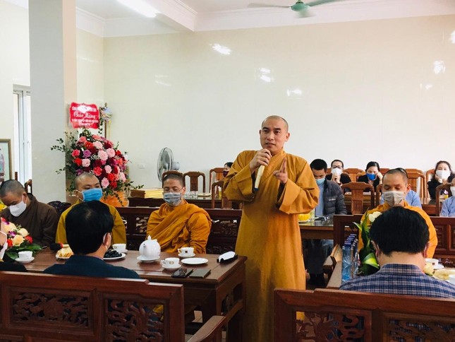 Đại đức Thích Tuệ Minh, Trưởng ban Hướng dẫn Phật tử tỉnh Nghệ An phát biểu tại hội nghị