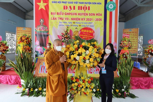 Ban Dân vận Tỉnh ủy Phú Yên tặng hoa chúc mừng đại hội Ban Dân vận Tỉnh ủy Phú Yên tặng hoa chúc mừng đại hội