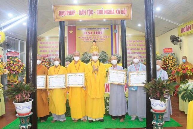 Tập thể, cá nhân nhận Bằng tuyên dương công đức Tập thể, cá nhân nhận Bằng tuyên dương công đức