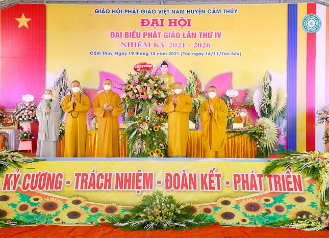 Ban Trị sự GHPGVN tỉnh Thanh Hóa tặng hoa chúc mừng đại hội