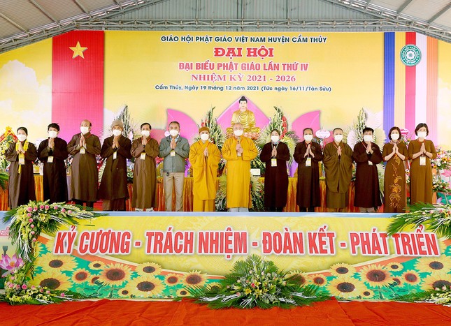 Tân Ban Trị sự Phật giáo huyện Cẩm Thủy nhiệm kỳ 2021-2026 ra mắt, phát biểu nhận nhiệm vụ