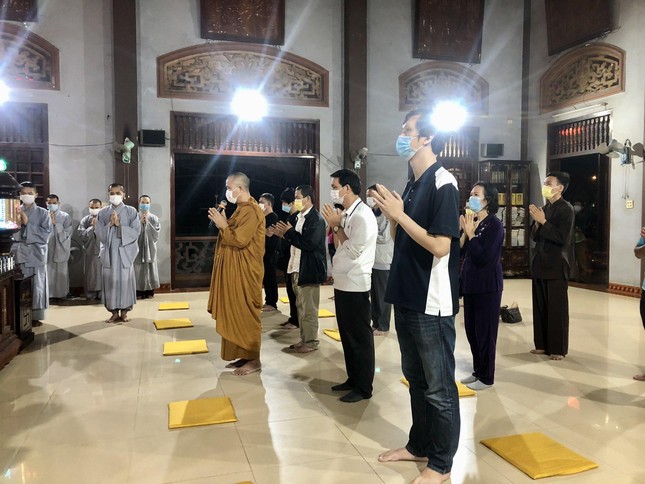 Đại đức Minh Liên cùng Phật tử cúng dường tịnh tài, tịnh vật tại các chùa ở tỉnh Phú Yên Đại đức Minh Liên cùng Phật tử cúng dường tịnh tài, tịnh vật tại các chùa ở tỉnh Phú Yên