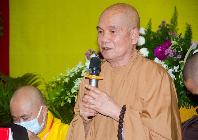 Hòa thượng Thích Minh Thông ban đạo từ Hòa thượng Thích Minh Thông ban đạo từ