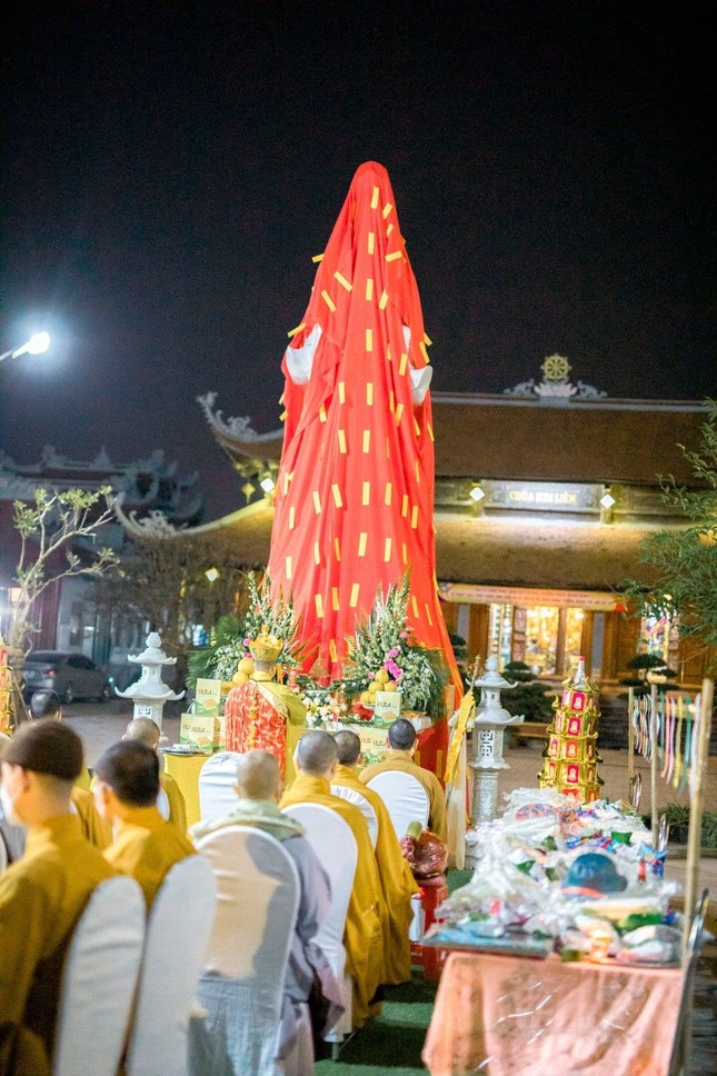 An vị tôn tượng Quán Thế Âm