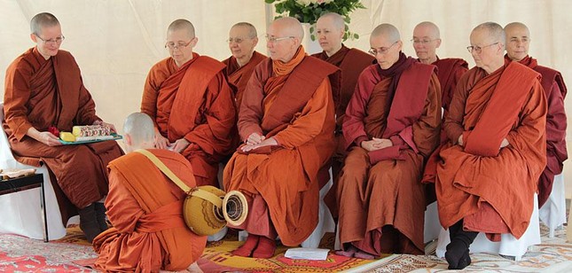 Ni đoàn theo truyền thống Nam truyền tại Aloka Vihara (Mỹ) Ni đoàn theo truyền thống Nam truyền tại Aloka Vihara (Mỹ)