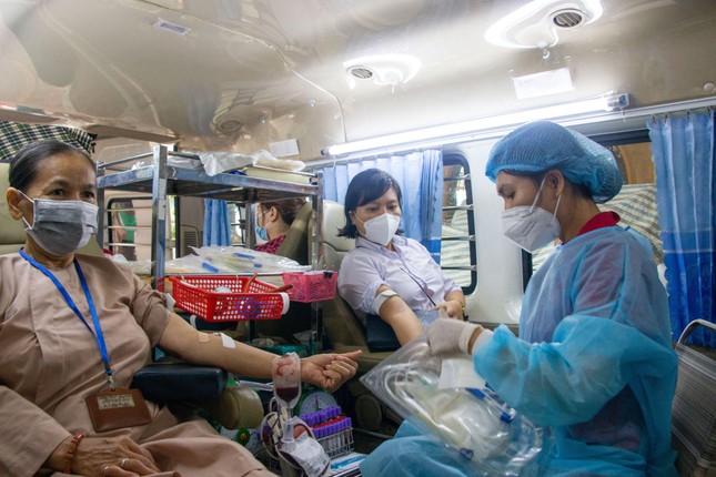 “Hiến giọt máu đào - Trao đời sự sống” “Hiến giọt máu đào - Trao đời sự sống”