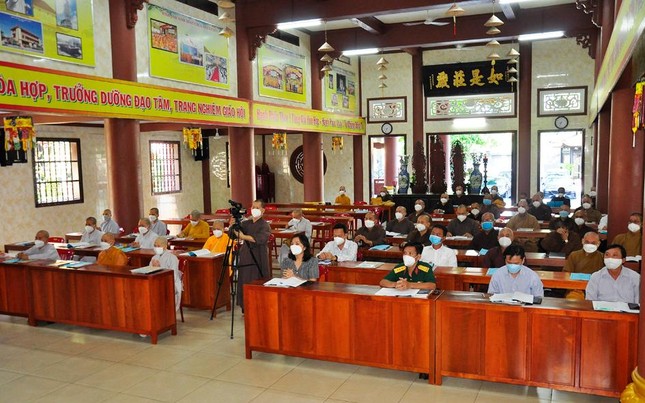 Chư Tăng, Ni, đại biểu chính quyền tham dự hội nghị Chư Tăng, Ni, đại biểu chính quyền tham dự hội nghị