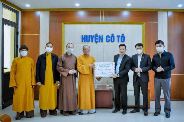 Ban Trị sự GHPGVN tỉnh Quảng Ninh chúc Tết cổ truyền dân tộc tại huyện Cô Tô - Ảnh: T.Đ.H Ban Trị sự GHPGVN tỉnh Quảng Ninh chúc Tết cổ truyền dân tộc tại huyện Cô Tô - Ảnh: T.Đ.H