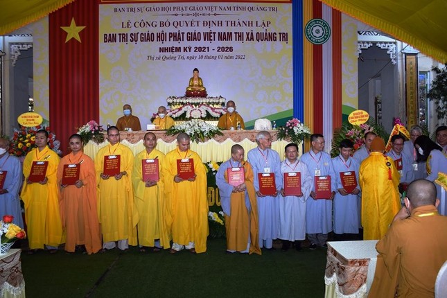 Trao quyết định chuẩn y nhân sự Ban Trị sự Phật giáo thị xã Quảng Trị, nhiệm kỳ 2021-2026 Trao quyết định chuẩn y nhân sự Ban Trị sự Phật giáo thị xã Quảng Trị, nhiệm kỳ 2021-2026