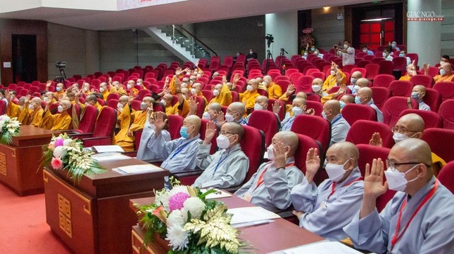 Đại biểu biểu quyết thông qua danh sách thành phần nhân sự dự kiến Ban Trị sự Phật giáo TP.Thủ Đức, nhiệm kỳ 2021-2026