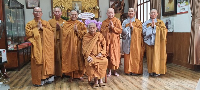 Chư Tăng Ni đại diện Trung tâm dịch thuật Trí Tịnh khánh tuế Hòa thượng Thích Giác Toàn Chư Tăng Ni đại diện Trung tâm dịch thuật Trí Tịnh khánh tuế Hòa thượng Thích Giác Toàn