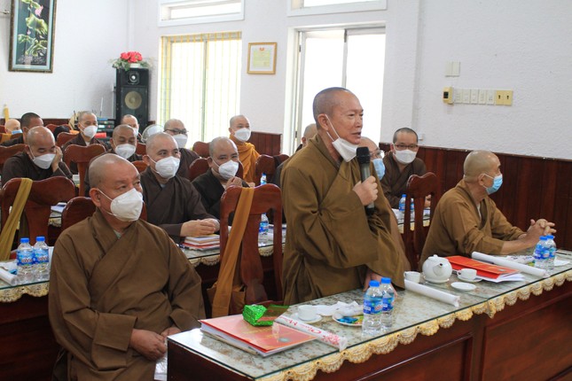 Chư Tăng phát biểu tại hội nghị