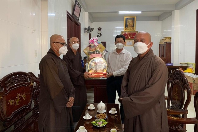 Ban Tôn giáo tỉnh Bến Tre chúc mừng năm mới đến Ban Trị sự Phật giáo tỉnh