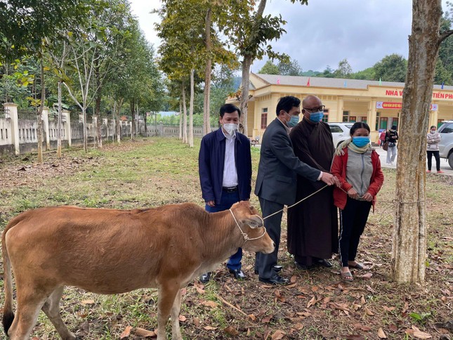 Hỗ trợ phương tiện sản xuất đến hộ nghèo tại xã Tiền Phong Hỗ trợ phương tiện sản xuất đến hộ nghèo tại xã Tiền Phong