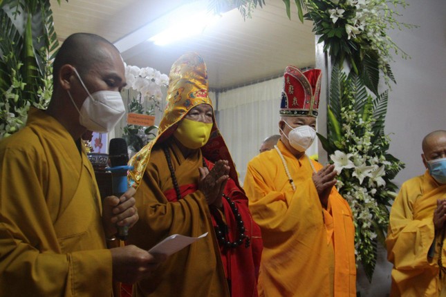 Chư tôn đức thành kính tưởng niệm Ni trưởng Thích nữ Đạt Hương Chư tôn đức thành kính tưởng niệm Ni trưởng Thích nữ Đạt Hương