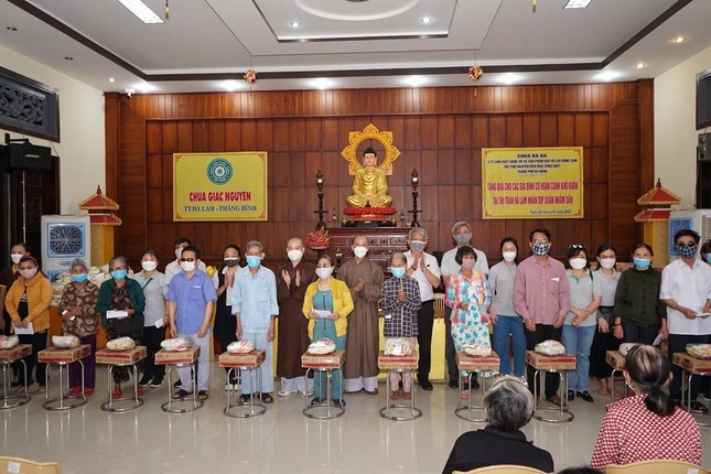 Chùa Bà Đa trao tặng 150 suất quà Tết tại thị trấn Hà Lam, huyện Thăng Bình, tỉnh Quảng Nam Chùa Bà Đa trao tặng 150 suất quà Tết tại thị trấn Hà Lam, huyện Thăng Bình, tỉnh Quảng Nam