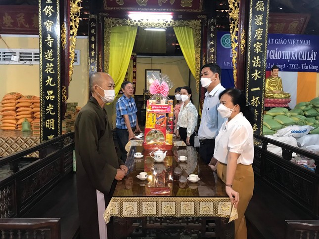 Ban Tôn giáo tỉnh Tiền Giang chúc Tết Ban Trị sự Phật giáo thị xã Cai Lậy tại chùa Kim Liên (Văn phòng Ban Trị sự) Ban Tôn giáo tỉnh Tiền Giang chúc Tết Ban Trị sự Phật giáo thị xã Cai Lậy tại chùa Kim Liên (Văn phòng Ban Trị sự)