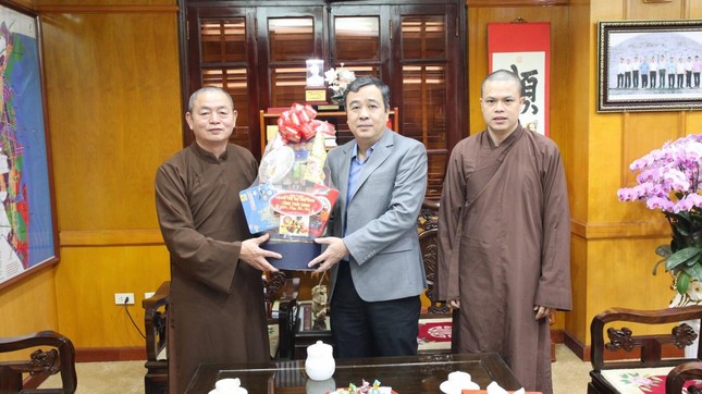 Tặng quà Tết đến ông Ngô Đông Hải, Bí thư Tỉnh ủy Thái Bình Tặng quà Tết đến ông Ngô Đông Hải, Bí thư Tỉnh ủy Thái Bình