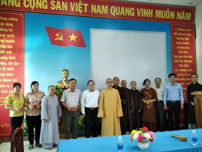 Ban Trị sự Phật giáo huyện Tam Nông chúc Tết tại Ủy ban MTTQVN huyện