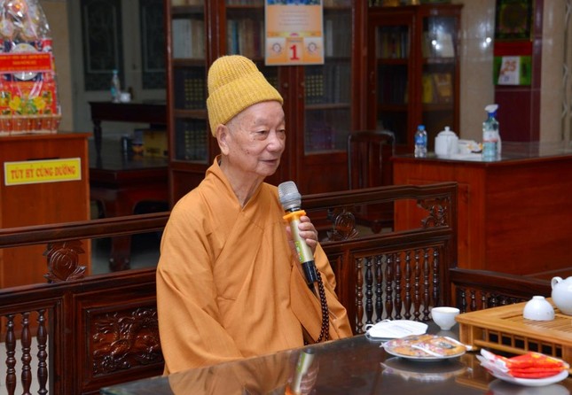 Đức Trưởng lão Hòa thượng Thích Trí Quảng sách tấn chư Tăng, Ni trong Ban Trị sự Phật giáo TP.Thủ Đức trước thềm năm mới
