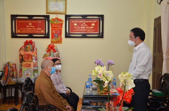 Ông Nguyễn Thành Trung chúc Tết đến Thượng tọa Thích Tâm Chơn