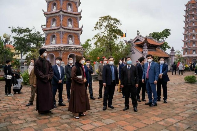 Lãnh đạo tỉnh Quảng Bình viếng cảnh chùa đầu năm Lãnh đạo tỉnh Quảng Bình viếng cảnh chùa đầu năm