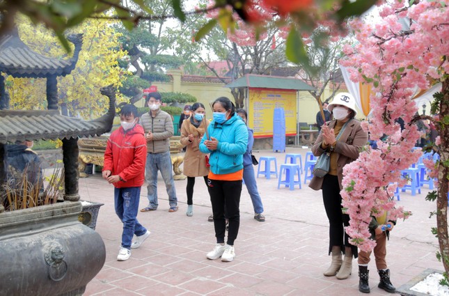 Số lượng Phât tử về chùa Chí Linh lễ Phật giảm hẳn so với các năm trước Số lượng Phât tử về chùa Chí Linh lễ Phật giảm hẳn so với các năm trước