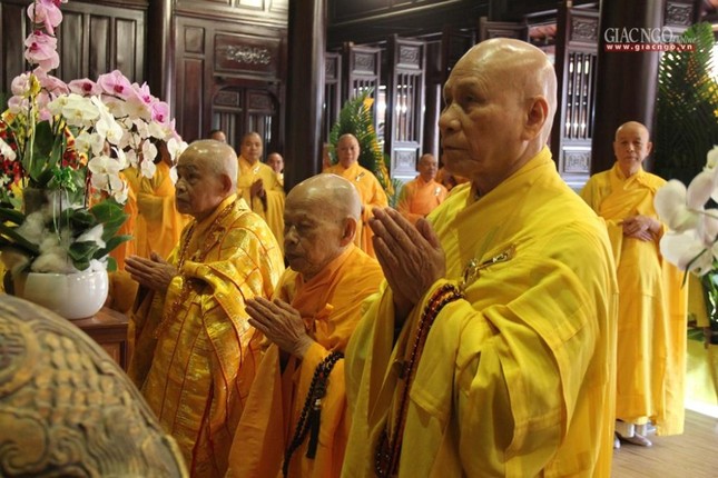 Chư tôn đức đảnh lễ tưởng niệm