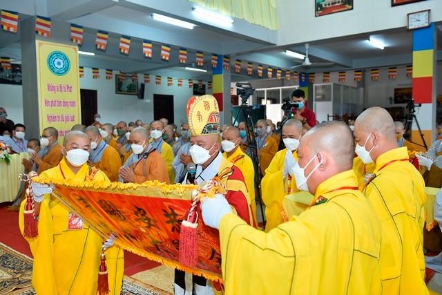 Thượng tọa Thích Thanh Mẫn cung an chức sự thập sư Đại giới đàn Niệm Nghĩa
