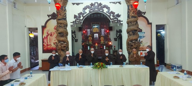 Niệm Phật cầu gia hộ trước khi tiến hành phiên họp Niệm Phật cầu gia hộ trước khi tiến hành phiên họp