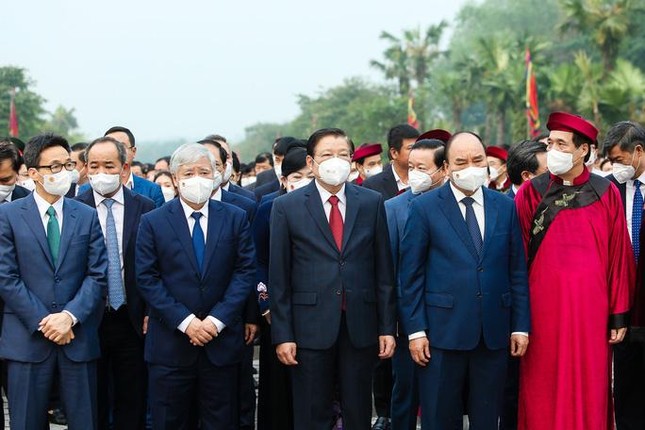 Chủ tịch nước Nguyễn Xuân Phúc cùng lãnh đạo Đảng, Nhà nước dâng hương giỗ Tổ Hùng Vương tại Khu di tích lịch sử Đền Hùng Chủ tịch nước Nguyễn Xuân Phúc cùng lãnh đạo Đảng, Nhà nước dâng hương giỗ Tổ Hùng Vương tại Khu di tích lịch sử Đền Hùng