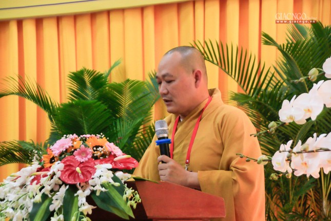 Thượng toạ Thích Viên Quang, Phó Trưởng ban kiêm Chánh Thư ký trình danh sách Ban Chứng minh, Ban Kiểm soát, Ban Thư ký Thượng toạ Thích Viên Quang, Phó Trưởng ban kiêm Chánh Thư ký trình danh sách Ban Chứng minh, Ban Kiểm soát, Ban Thư ký