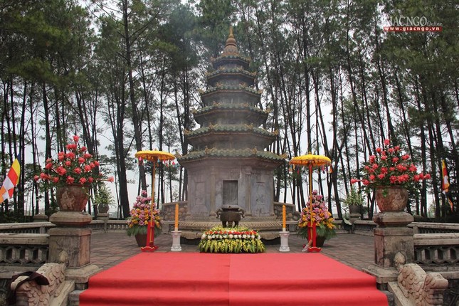 Bảo tháp Đại lão Hòa thượng Thích Đôn Hậu trong khuông viên Quốc tự Thiên Mụ Bảo tháp Đại lão Hòa thượng Thích Đôn Hậu trong khuông viên Quốc tự Thiên Mụ