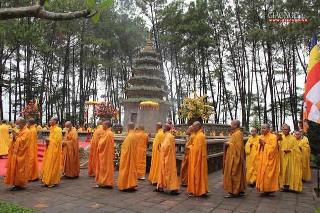 Hữu nhiễu bảo tháp Hữu nhiễu bảo tháp