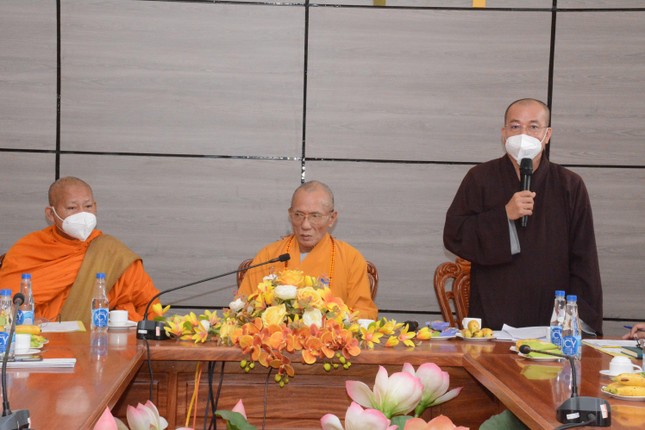 Thượng tọa Thích Giác Nghi thông qua chương trình đại hội và công tác chuẩn bị Thượng tọa Thích Giác Nghi thông qua chương trình đại hội và công tác chuẩn bị