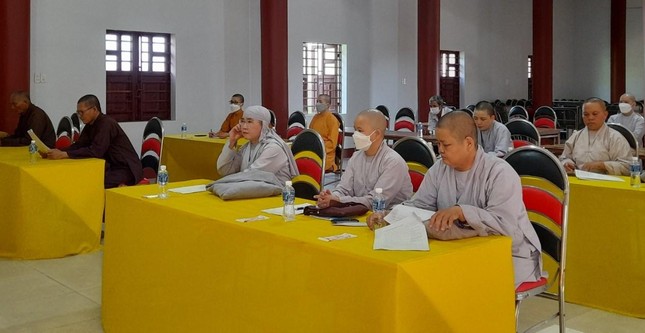 Chư Tăng Ni tham dự phiên họp