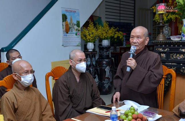 Hòa thượng Thích Huệ Minh chia sẻ tại phiên họp