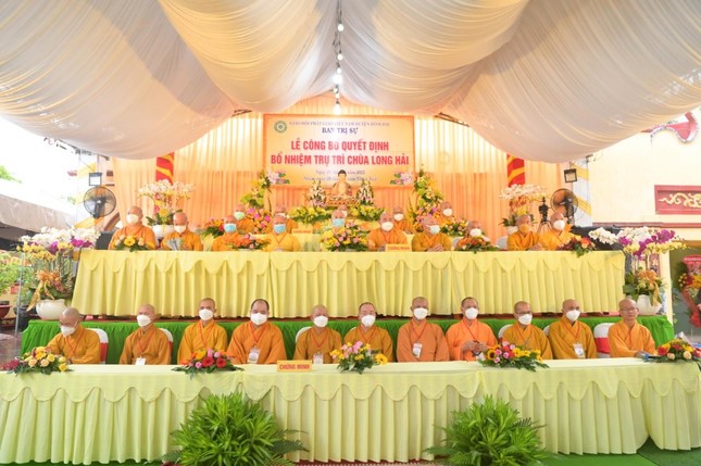 Chư tôn đức chứng minh buổi lễ