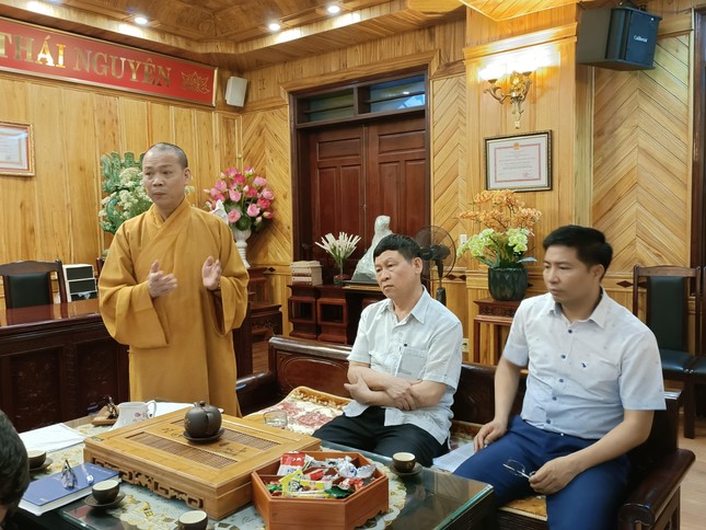 Thượng tọa Thích Nguyên Thành phát biểu