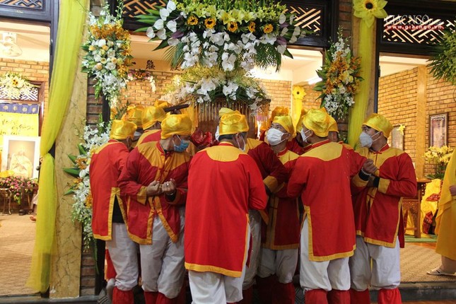 Cung thỉnh kim quan Trưởng lão Hòa thượng rời Giác linh đường Cung thỉnh kim quan Trưởng lão Hòa thượng rời Giác linh đường