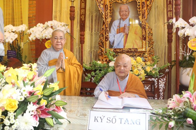 Ni trưởng Thích nữ Tịnh Nguyện ký sổ tang Ni trưởng Thích nữ Tịnh Nguyện ký sổ tang