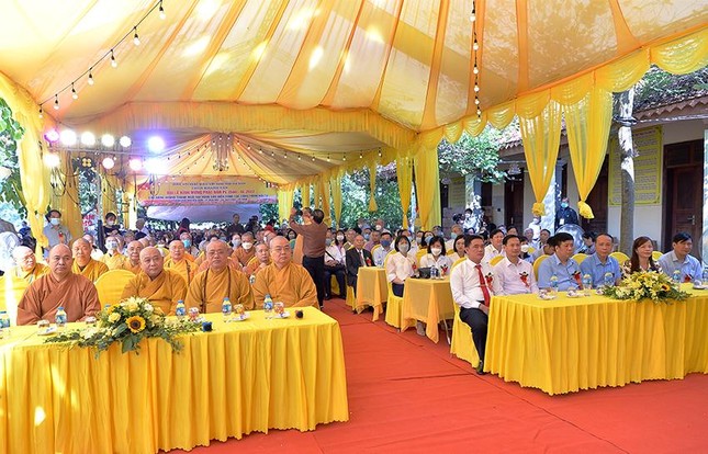 Chư tôn đức và đại biểu tham dự buổi lễ Chư tôn đức và đại biểu tham dự buổi lễ