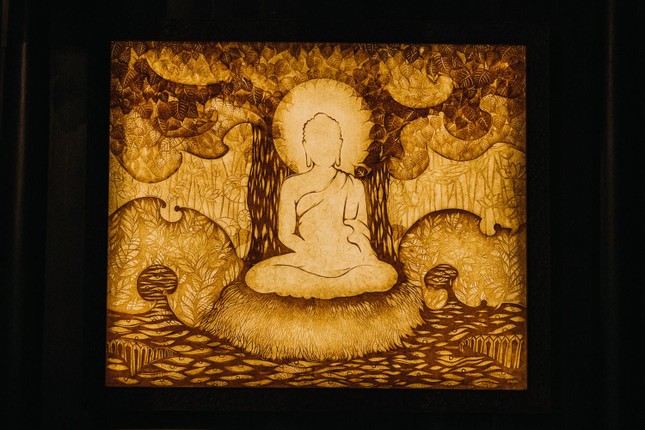 Tranh Đức Phật thành đạo trên chất liệu trúc chỉ tại chánh điện Huyền Không Sơn Thượng