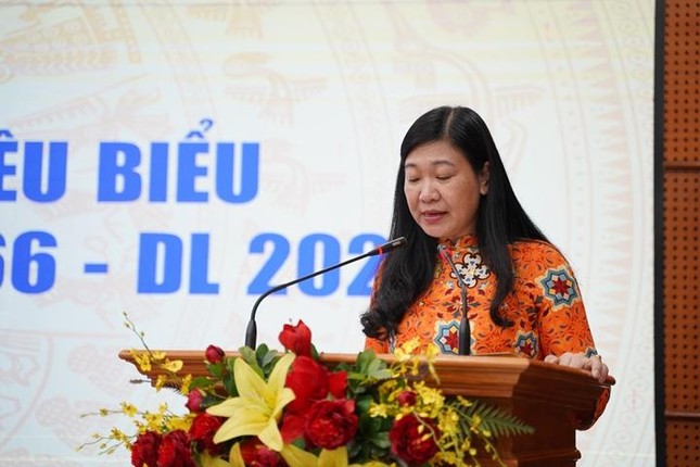 Bà Nguyễn Lan Hương phát biểu