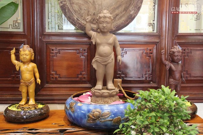 Hệ tượng Phật đản sanh trong triển lãm Hệ tượng Phật đản sanh trong triển lãm